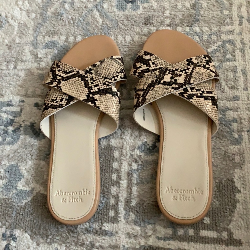 Women’s size 8 Sandals - Abercrombie and Fitch